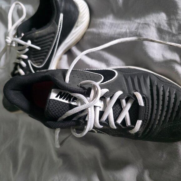 Big Girls softball turf shoes Nike size 4 - Picture 2 of 5